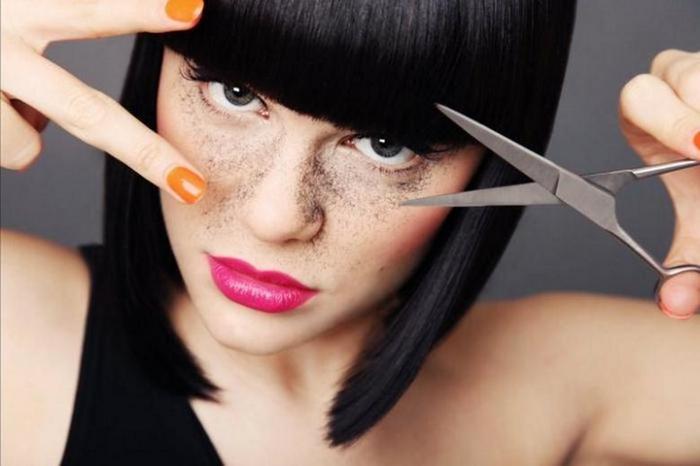 How to cut a bang